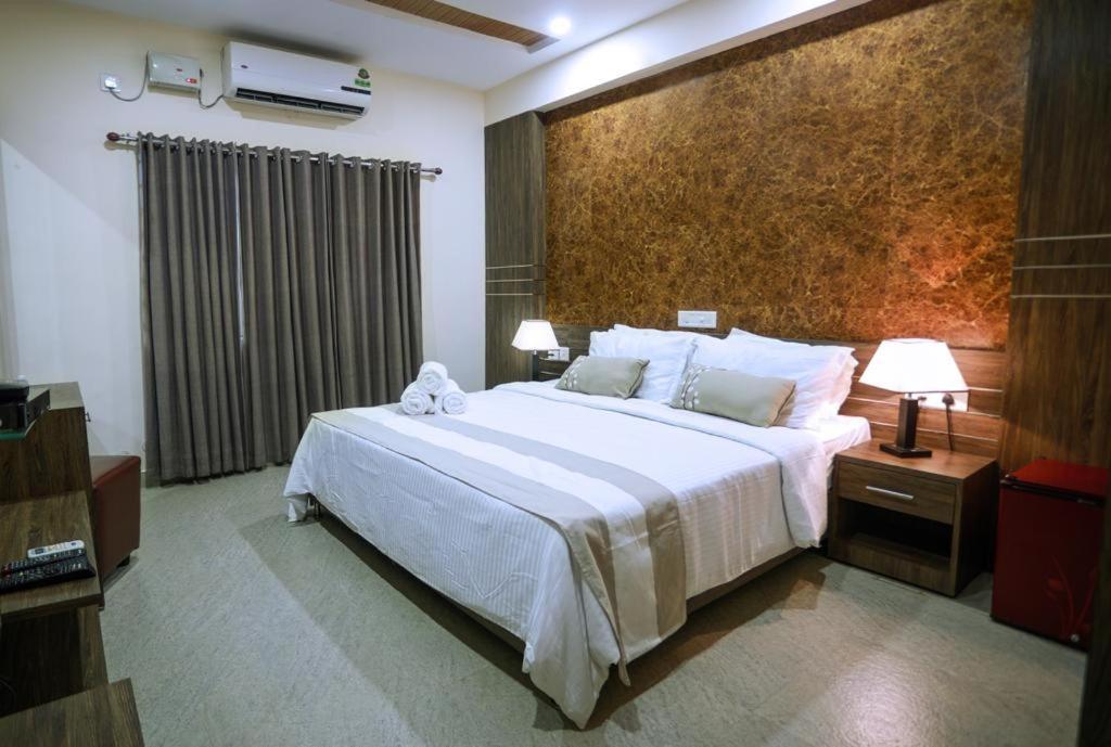Hotel Shams Inn Kochi ภายนอก รูปภาพ